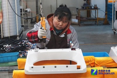 謹(jǐn)小慎微，波輪機(jī)蓋安裝不馬虎——帝度BCD-603WD冰箱專業(yè)安裝體驗(yàn)